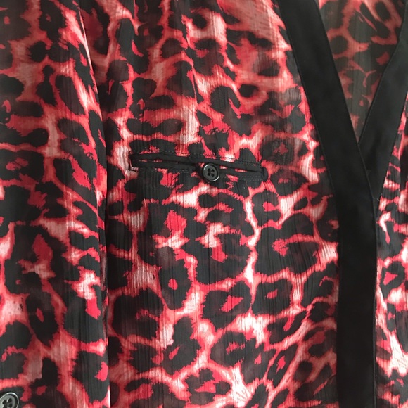 Large KUT from the Kloth Women Blouse RN#58539 Red Leopard Print Sheer Mach wash - Picture 6 of 6